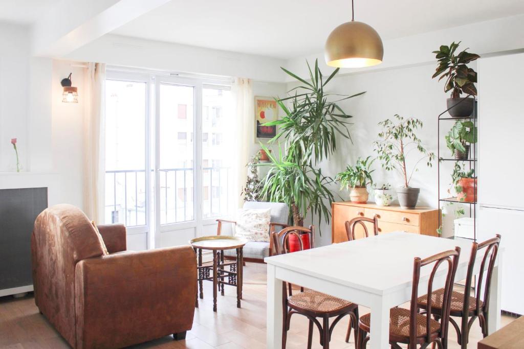 Bright apartment with views of the Eiffel Tower - 1