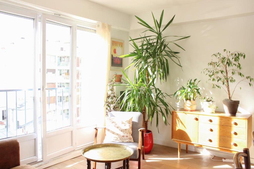 Bright apartment with views of the Eiffel Tower - 2