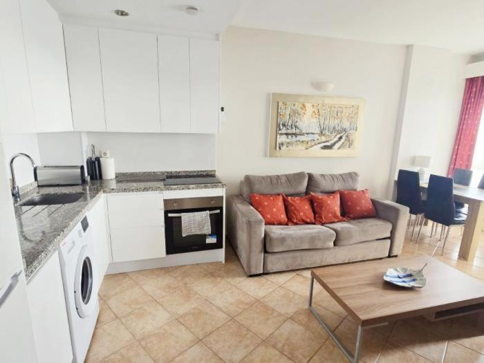 Charming 1 Bedroom Apartment in BenalBeach - 5