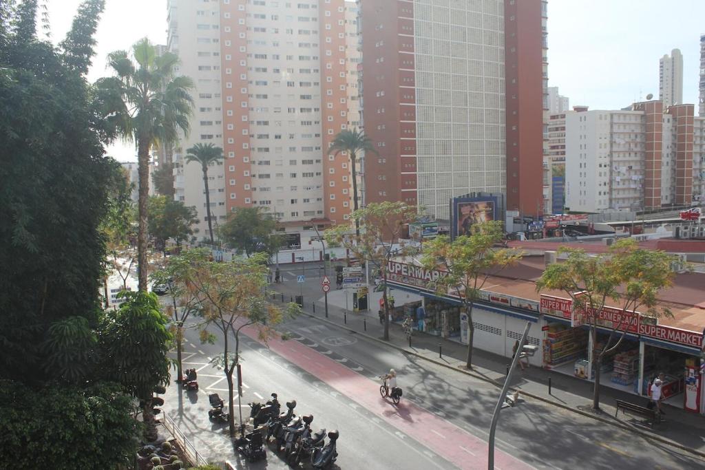 Aguaazul Apartment Steps from the sea in Benidorm - 1