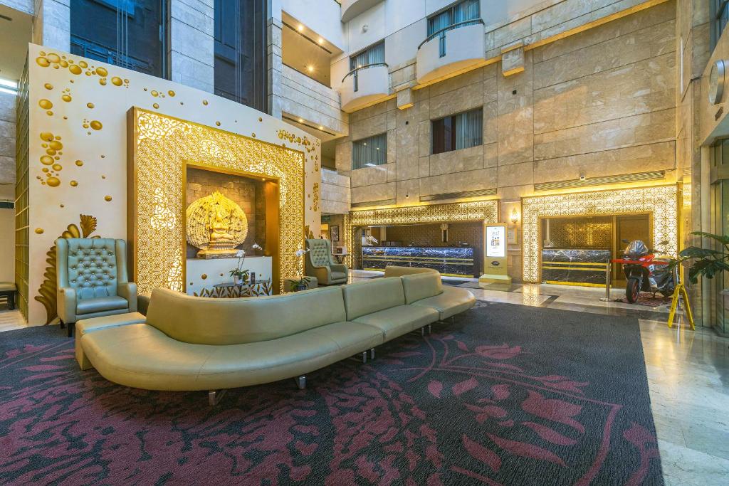 Lobby, Surabaya Suites Hotel Powered by Archipelago in Surabaya
