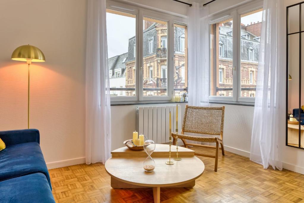 Exterior or living area of Cecile Charming Apartment in Rouen
