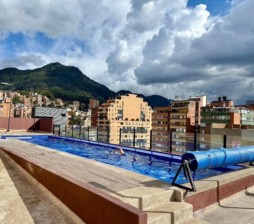 Loft/Apartaestudio Chapinero con piscina gym - 3