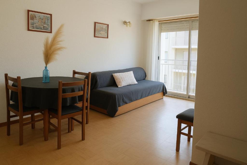 Luminoso 2 ambientes a 3 cuadras del mar - 1