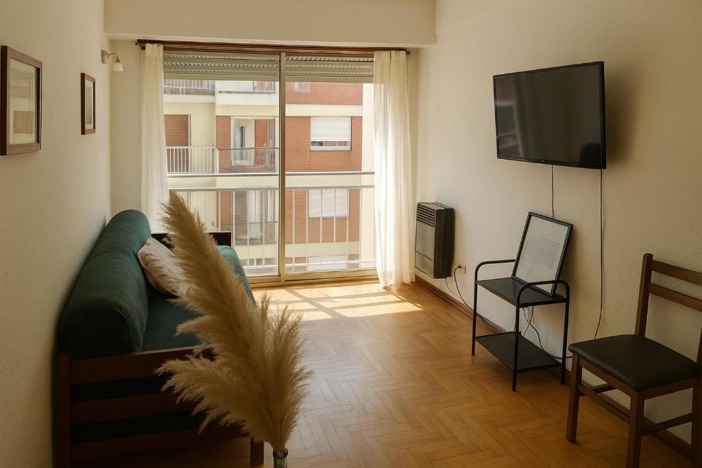 Luminoso 2 ambientes a 3 cuadras del mar - 2