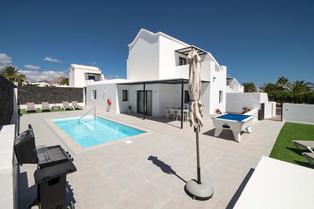 Marisa, modern 3 bed villa with AC & WIFI - 1