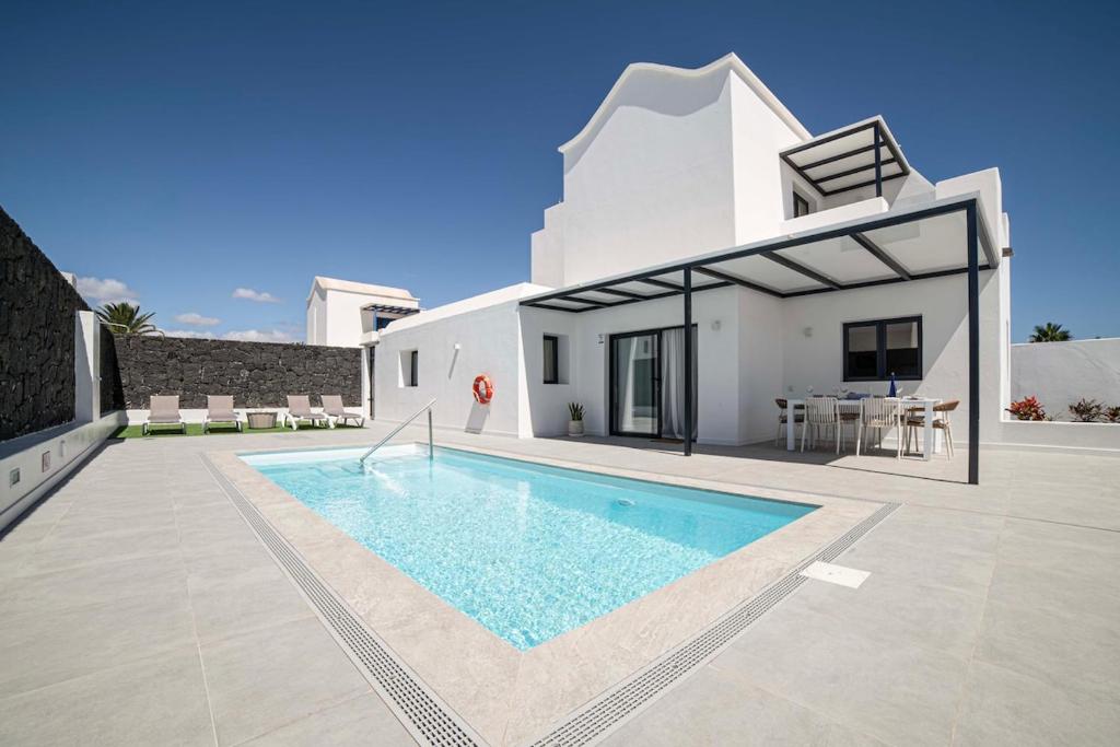 Marisa, modern 3 bed villa with AC & WIFI - 5