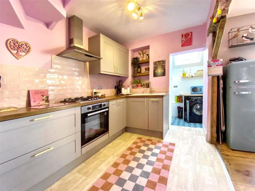 Drew Street Digs - pet-friendly Brixham overnight stay for hikers