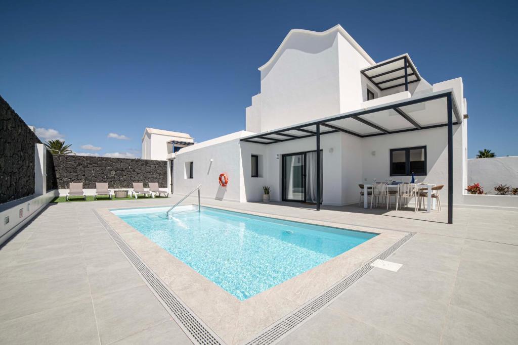 Marisa, modern 3 bed villa with AC & WIFI - 2