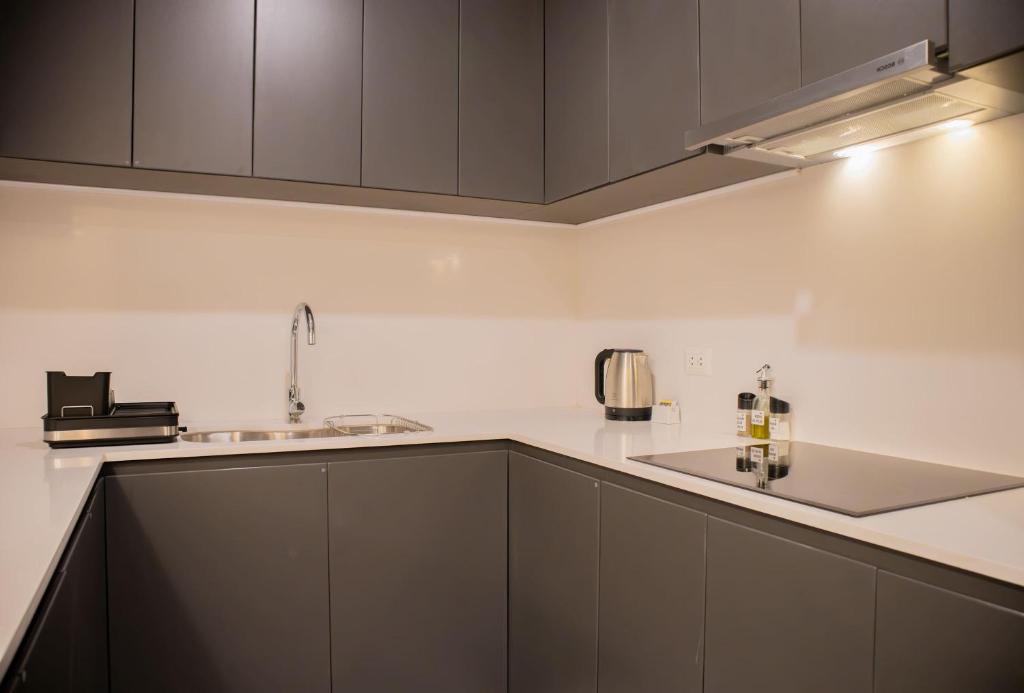 Relaxing 3BR Balcony in Vibrant Miraflores - 4