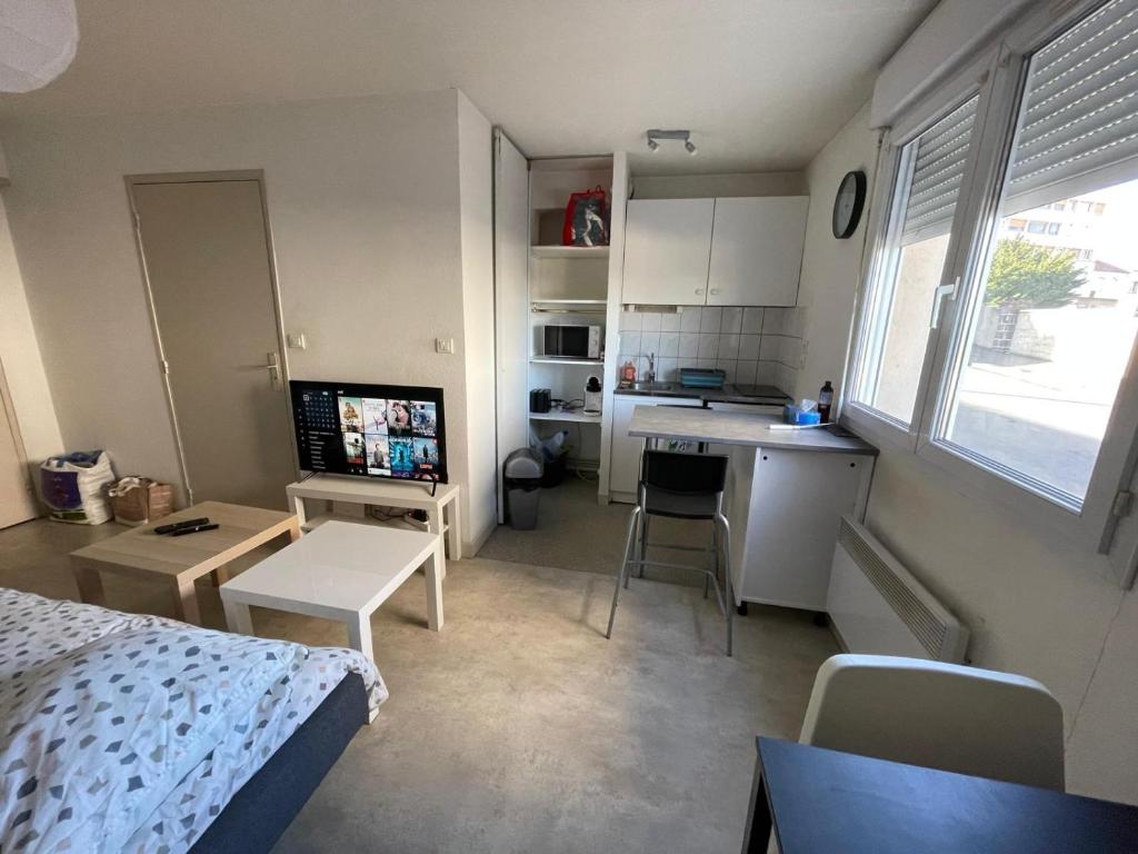 Studio 20m2 parking 4rue proudhon wifi rdcsureleve - 5