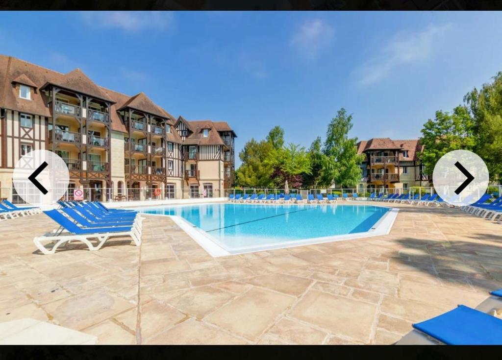 Vue sur le Golf de Deauville - Parking et Piscine - 1