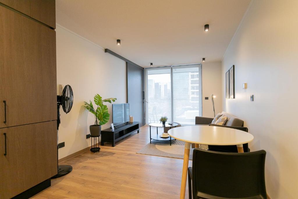 Chic & Cozy 2BR Oasis in the Heart of Las Condes - 4