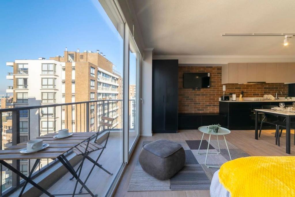 Chic Studio Retreat Steps from Costanera Center - 1