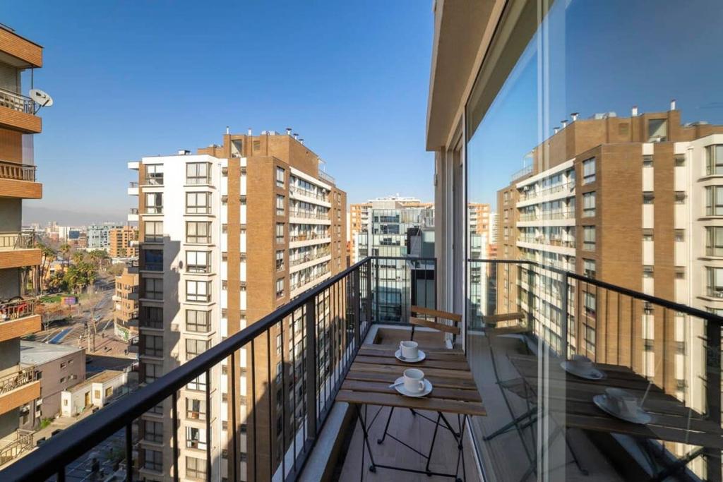 Chic Studio Retreat Steps from Costanera Center - 2