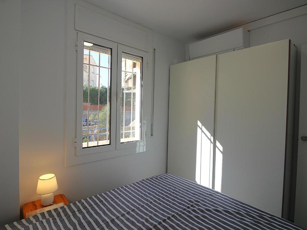 Apartamento reformado 50m de la playa de Grifeu - ES-228-204 - 3