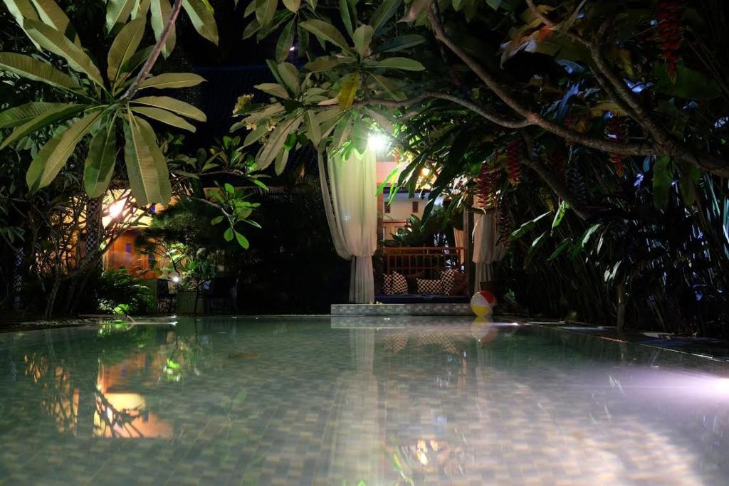 Swimming pool