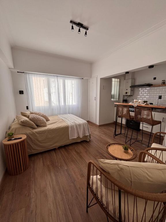 Departamento a 100 mts del mar y zona Guemes - 1