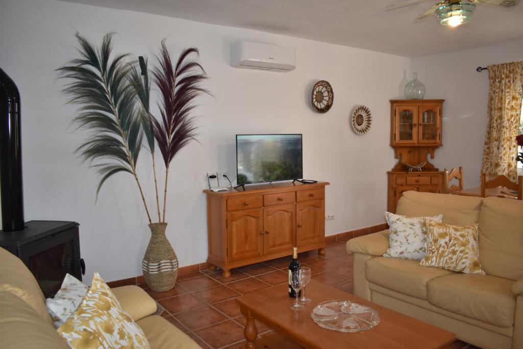 Finca Aguaillo - 20 min walk to Competa - 1