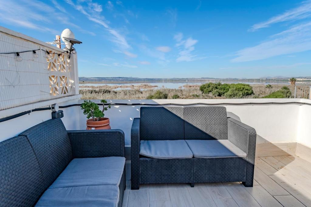Spacious 3-Bed Apartment with Stunning Lake Views - 2