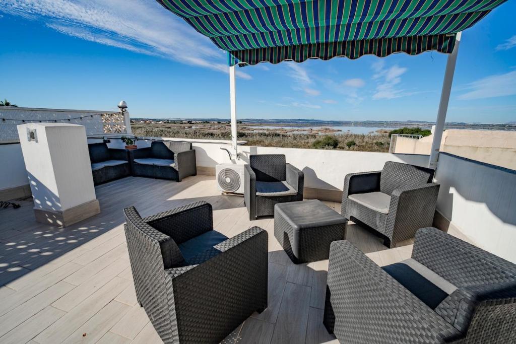 Spacious 3-Bed Apartment with Stunning Lake Views - 3