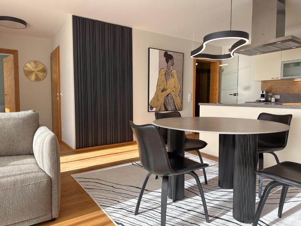"FOUR" - Premium Apartments Seekirchen, Stilvolle 3-Zimmer Wohnung mit Balkon - 2