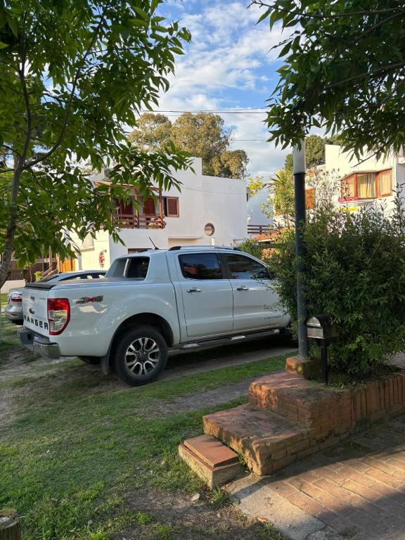 del Besugo, Dúplex Céntrico en Pinamar, parrila, patio, cochera, 2 ambientes - 1