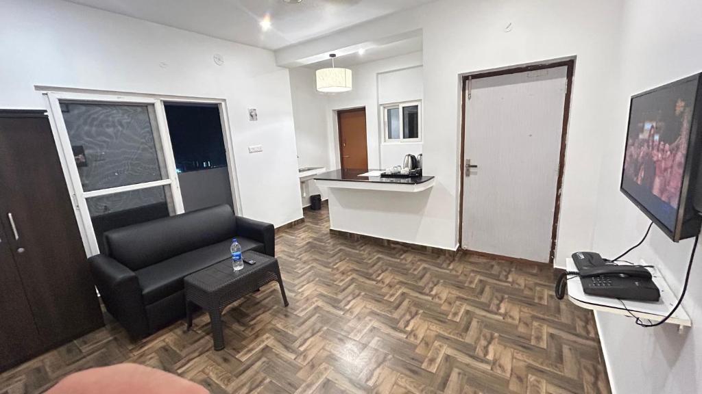 Shared lounge/TV area