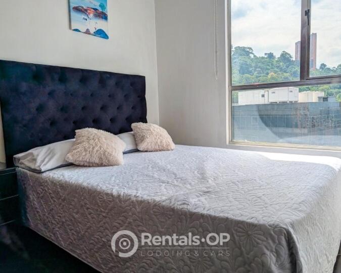 Spacious apartment near Lleras and Provenza rentalsOP AN08 - 2