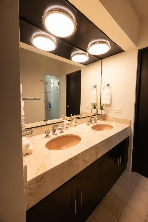 Spacious & Comfortable Home Exclusive Neighborhood - 5