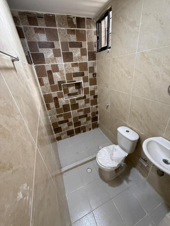Habitación Amoblada cerca al Gran Malecón del Río - 5