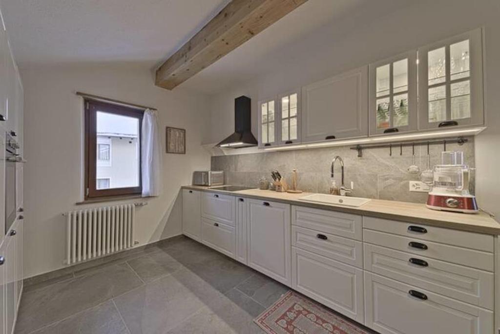 Attic Lake View with Free Parking - 4