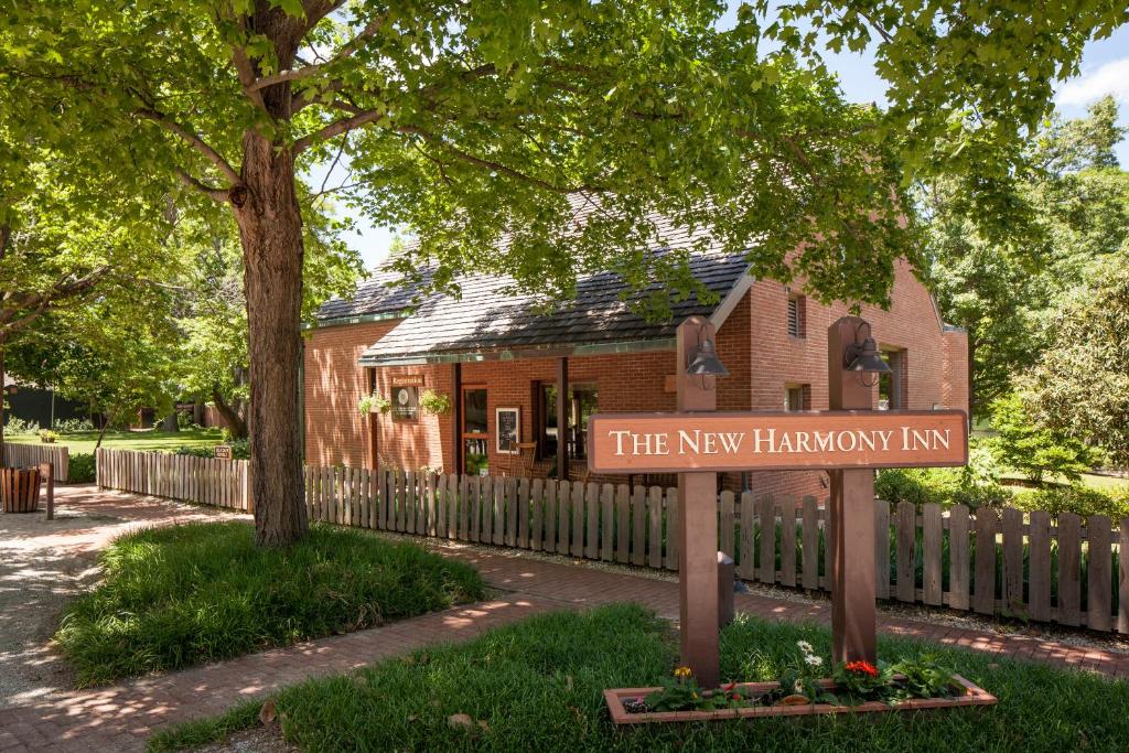 New Harmony Inn Resort and Conference Center — Hotel in New Harmony (IN)