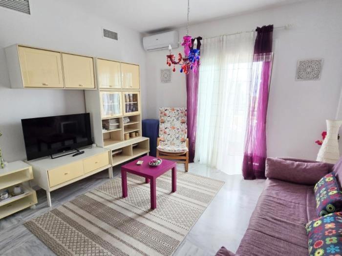 Chic 1 Bedroom Holiday Apartment in Calle Timón - 4