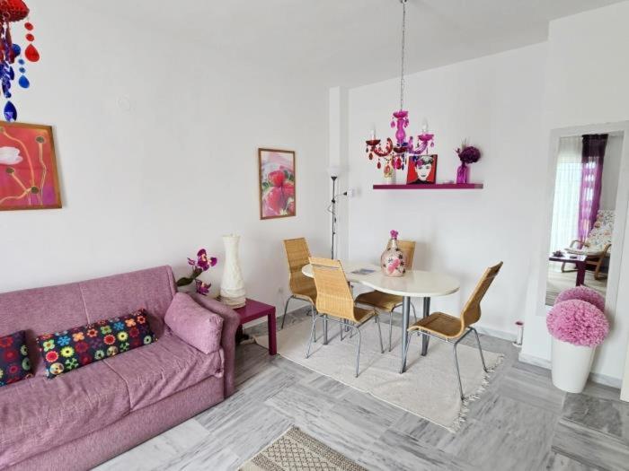 Chic 1 Bedroom Holiday Apartment in Calle Timón - 5