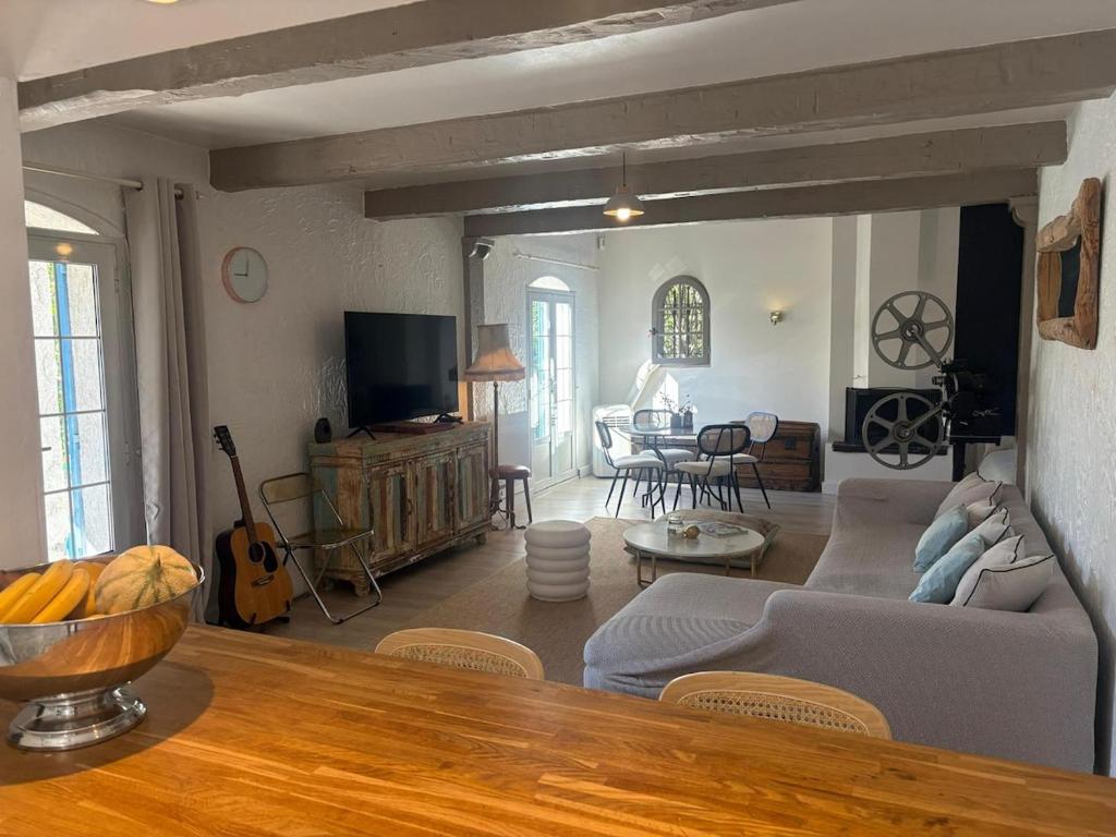 3 Bedroom 2 Bath Villa Private Pool in Mougins - 1