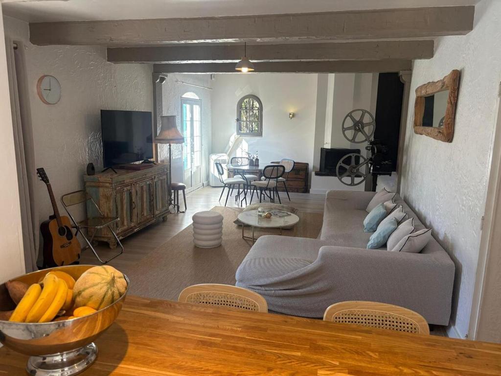 3 Bedroom 2 Bath Villa Private Pool in Mougins - 2
