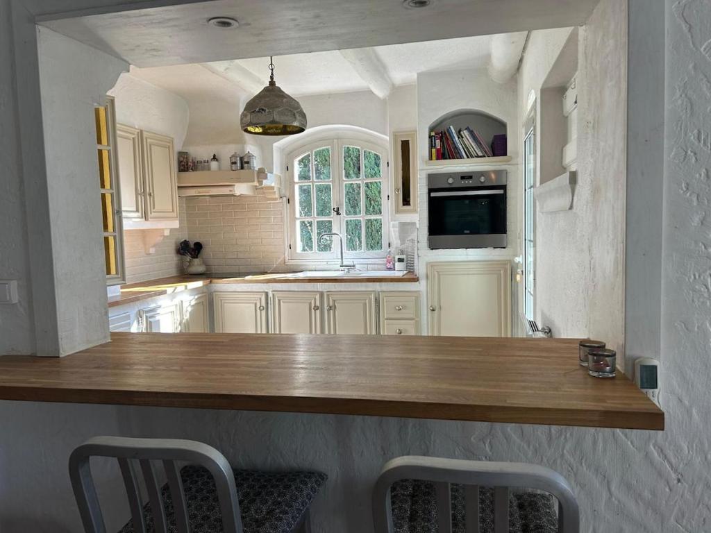 3 Bedroom 2 Bath Villa Private Pool in Mougins - 4