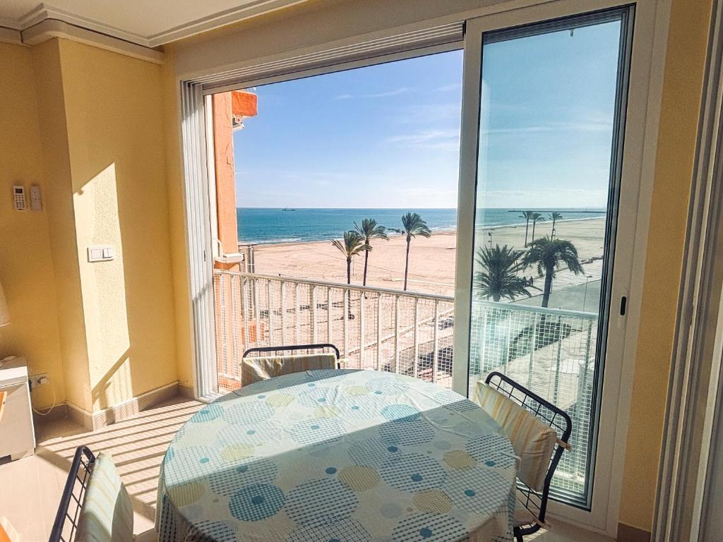Apartamento primera línea playa San Antonio - 3