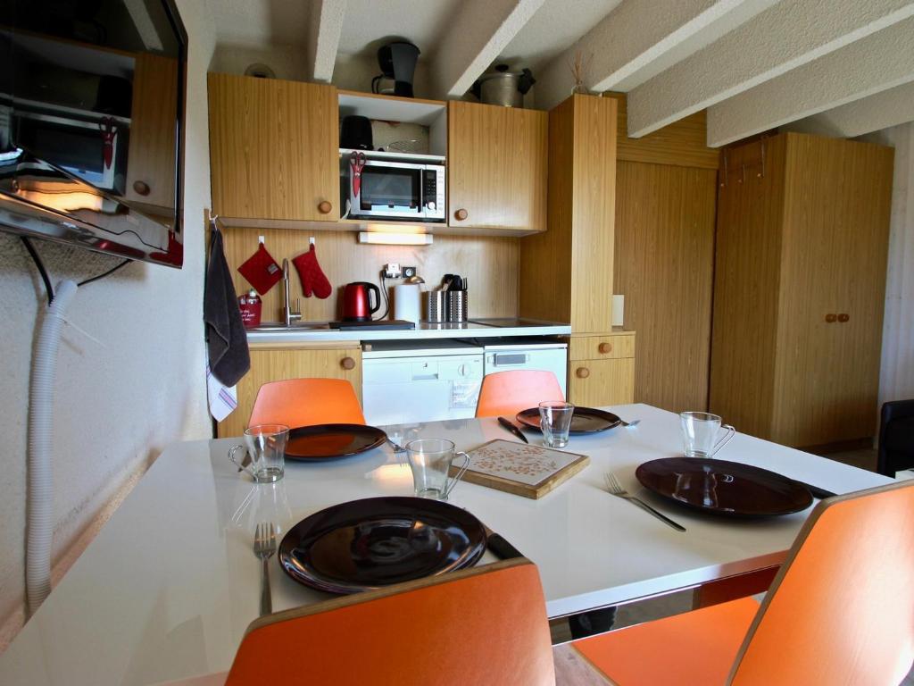 Studio cabine avec balcon et parking couvert - FR-1-340-141 - 2