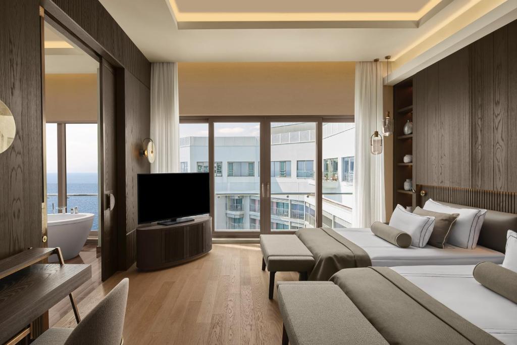 아크라 안탈리아의 넓고 쾌적한 객실 내부