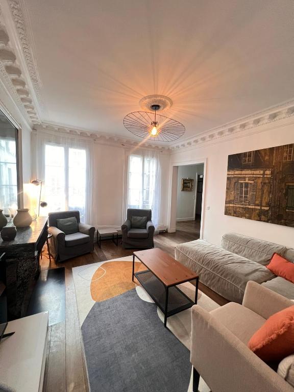 Real Parisian apartment with 2 bedrooms and AC - 2
