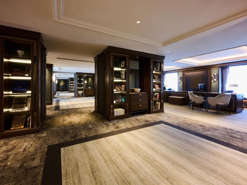 Shared lounge/TV area