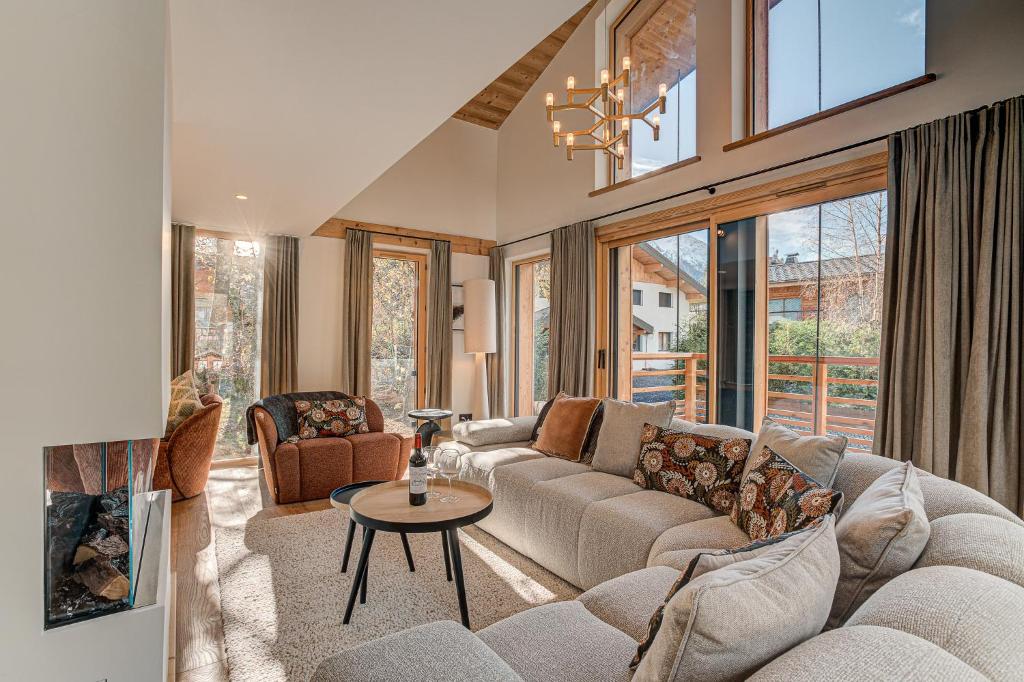 Chalet Diard, Detached Chalet, Alpes Agency, Sleeps 6 to 8 - 1