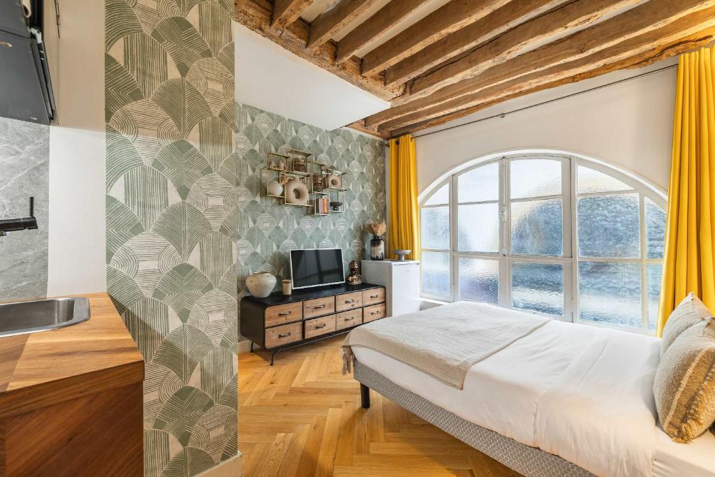 Historical apartment in the heart of Paris -7 - 5