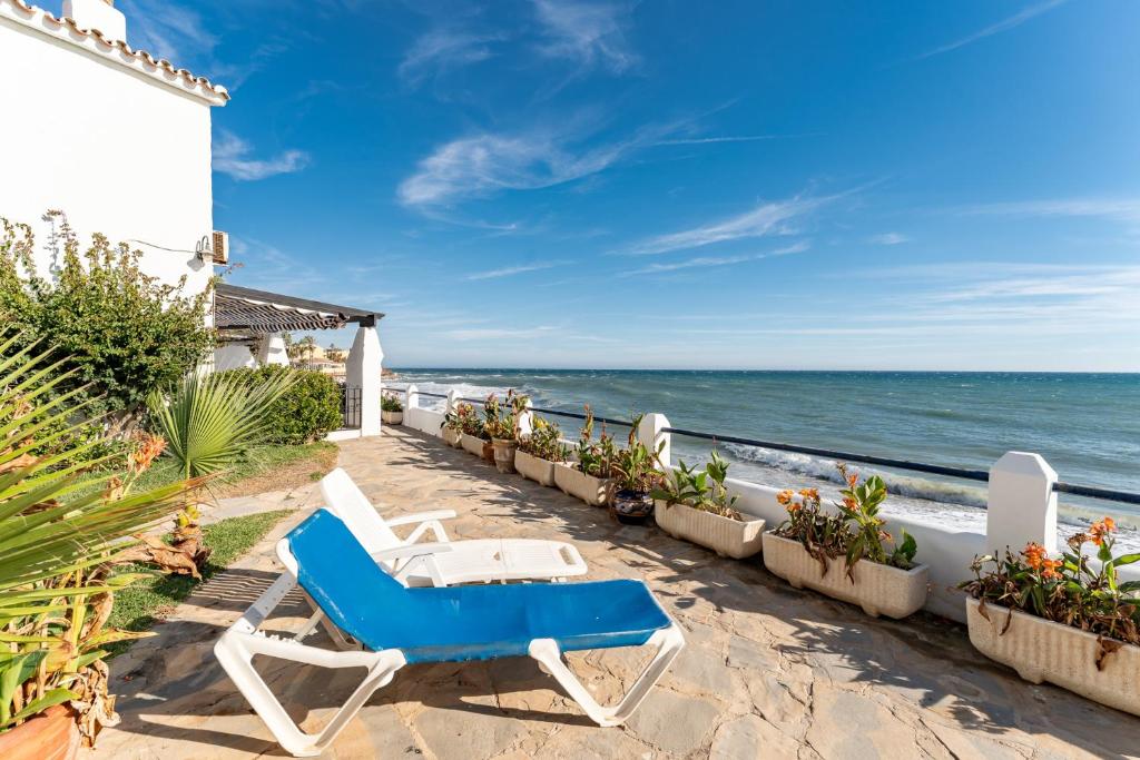 Calahonda Beach - Beachfront 2 Bedroom House Beautifully revovated - 2