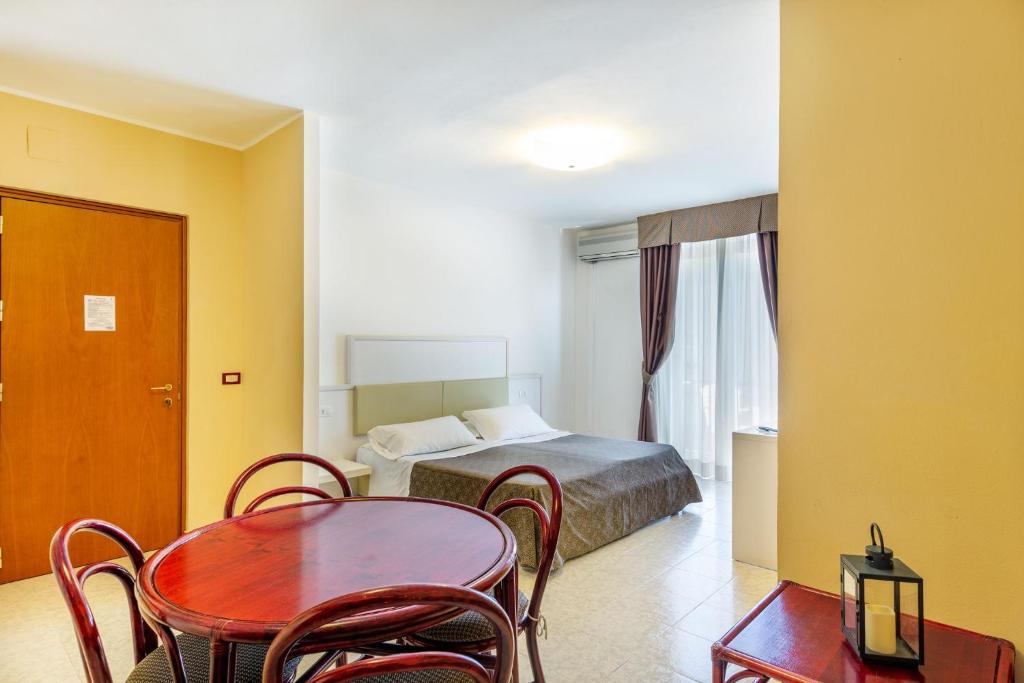 Charming Rina Sea Studio Apartment - Central Air-Con WiFi sleeps 2 persons - 3