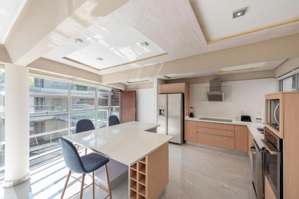 Modern and Luxurious Apartment in Condesa - 3
