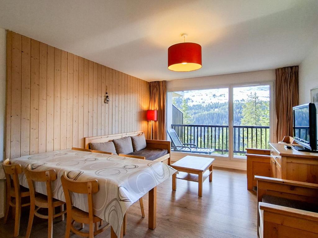Appartement spacieux avec balcon, animaux admis, centre station et parking en option - 1