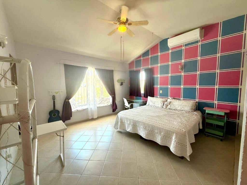 Medium Room in Bay view home - 2
